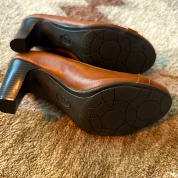 Eurosoft Camel Block Heels, with Gold Buckle, size 8.5 - Picture 4 of 5